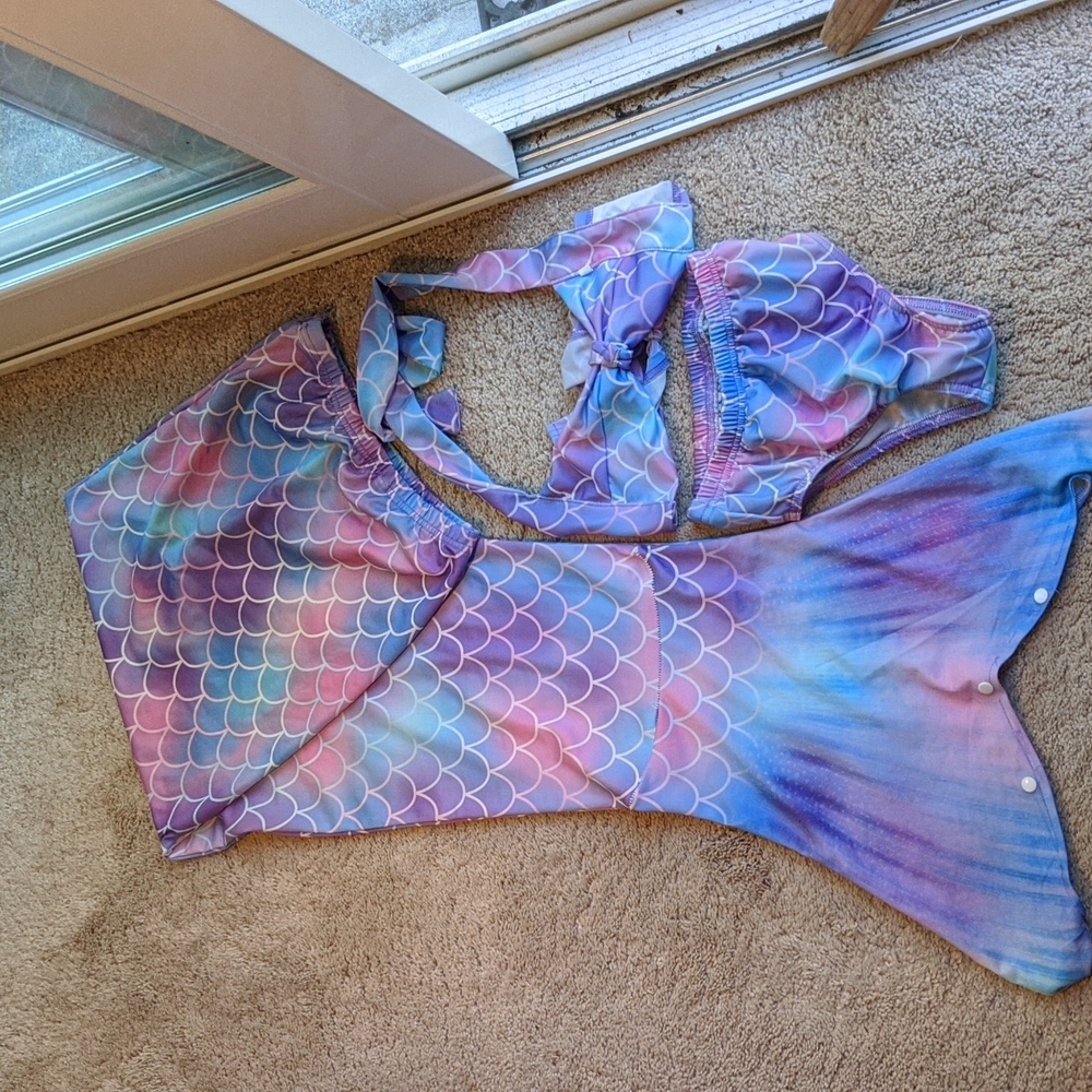 Mermaid swim suit. Young girl. 9/10/11/12
